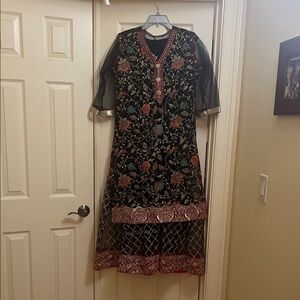 Elegant Black Floral Embroidered Dress Large Size 10/12 Women